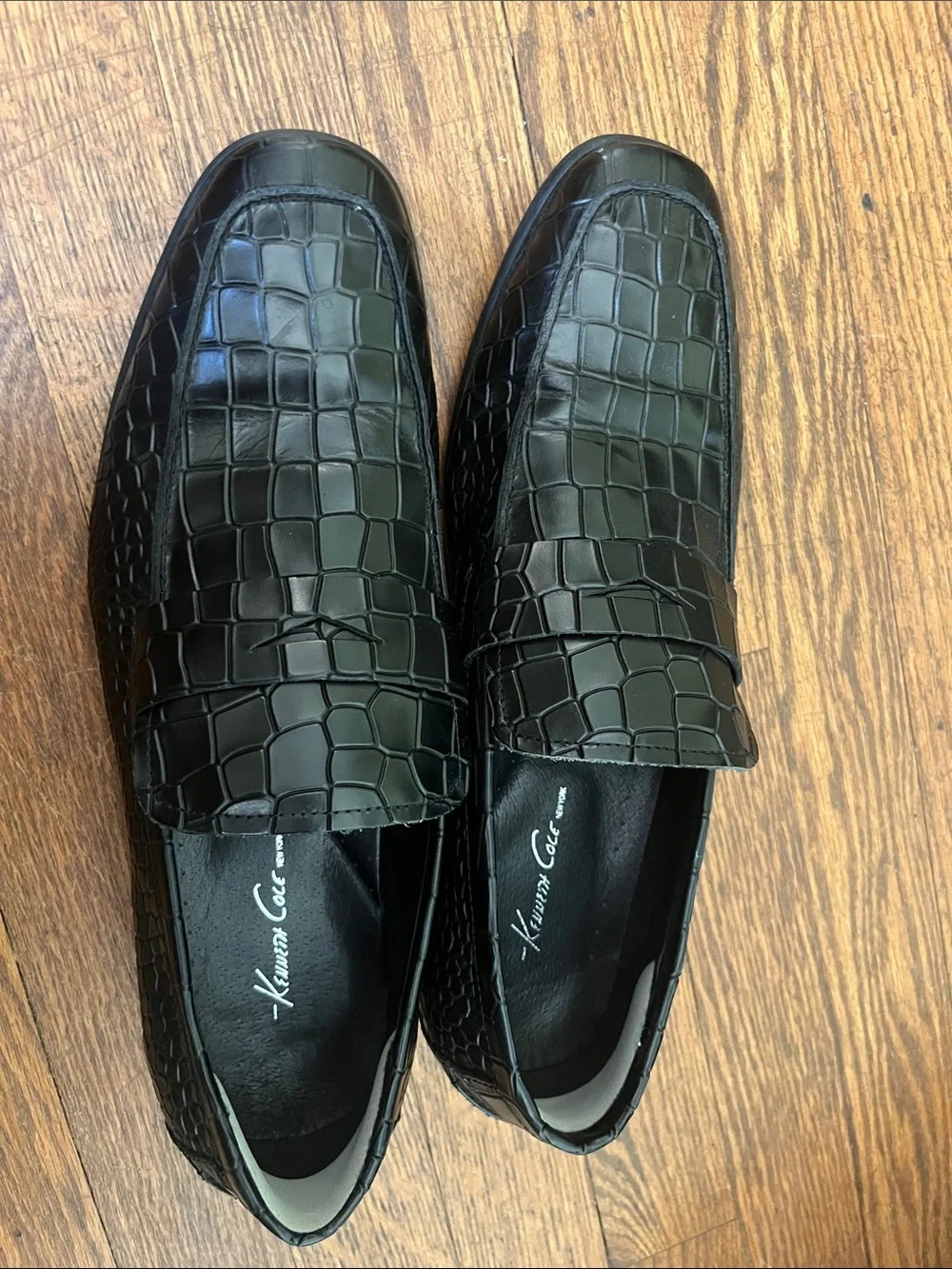 Kenneth Cole Black Croc-Embossed Slip-On Loafers